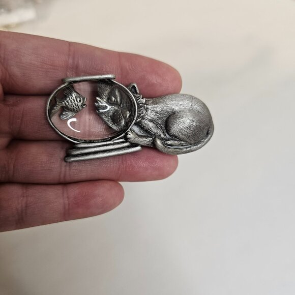 JJ Silver Tone Pewter Cat Fishbowl Brooch Marked Pin - Picture 5 of 7
